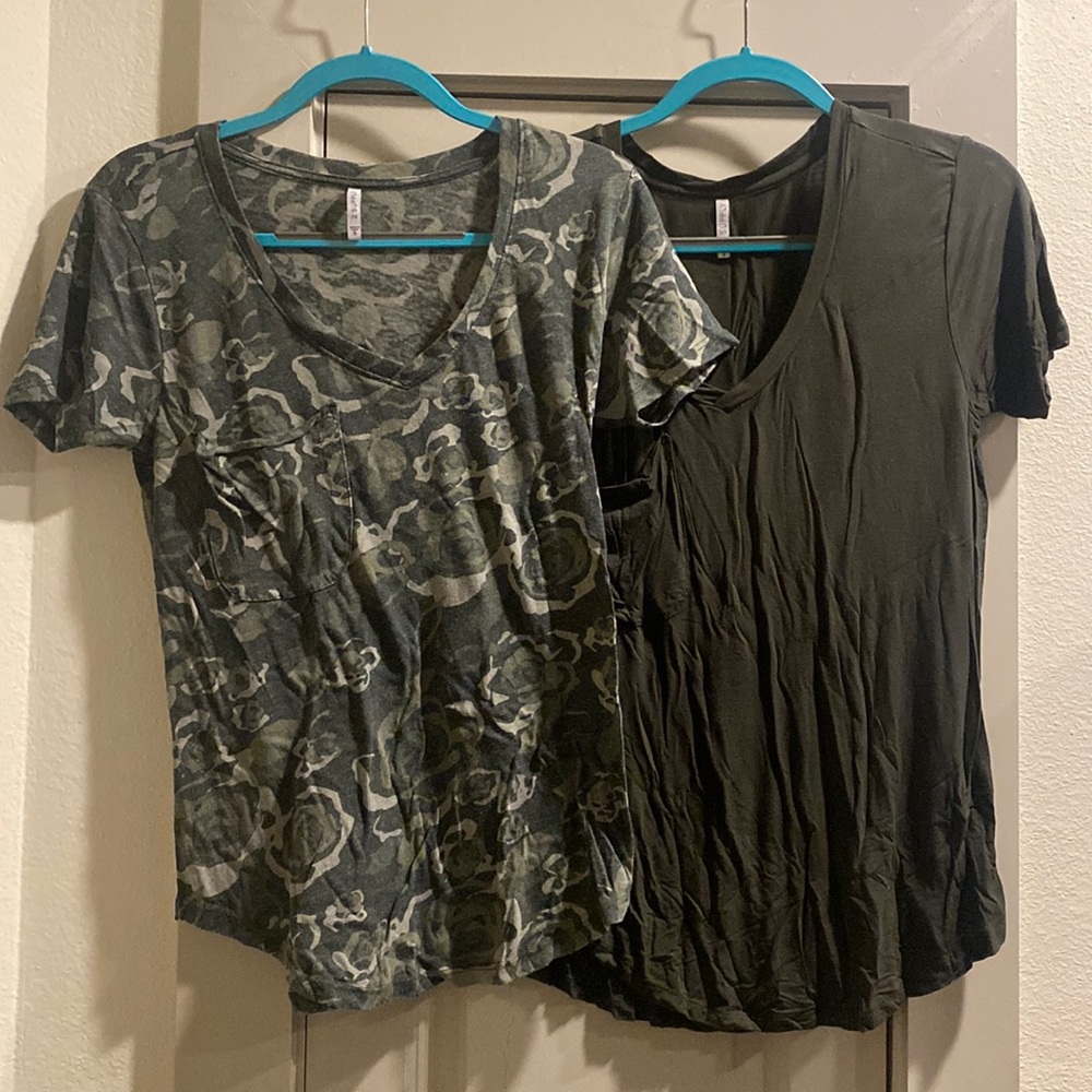BUNDLE! 2 Z Supply Tshirts Size Small